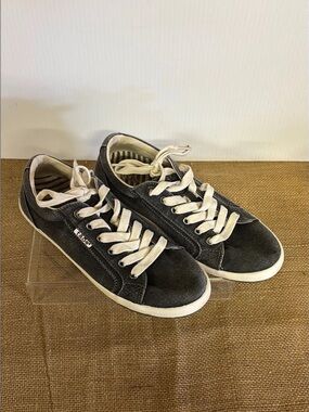Taos STAR Sneakers 8 Women’s Dark Grey CANVAS Lace Up Casual Low Top Shoes